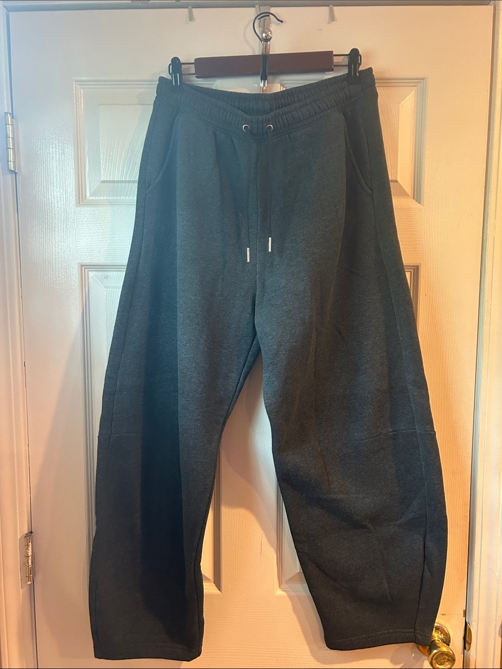 Abercrombie Mid Rise Barrel Sweatpant in Dark Gray